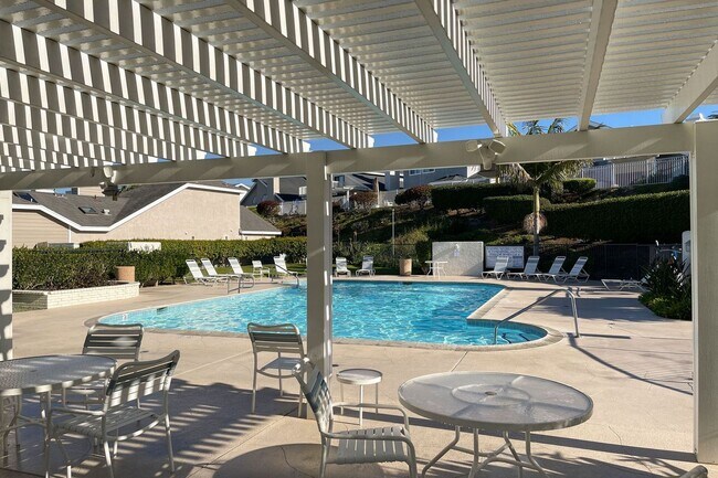 Building Photo - Furnished 2 bedroom in Carlsbad-Close to Beach