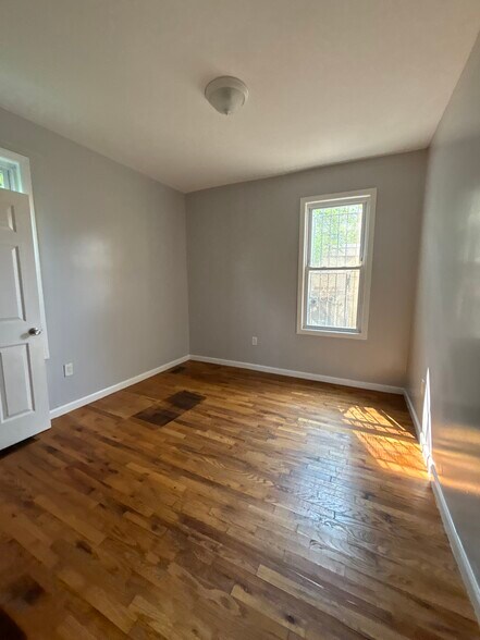 1R - 641 15th Ave