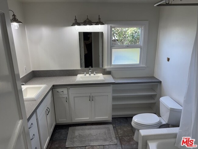 Building Photo - 8176 La Jolla Shores Dr