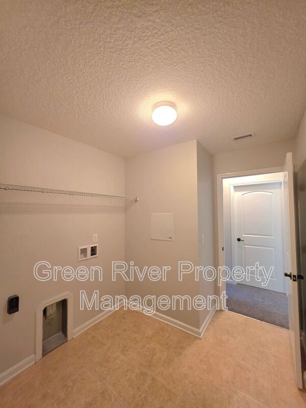 Building Photo - 824 Songbird Dr