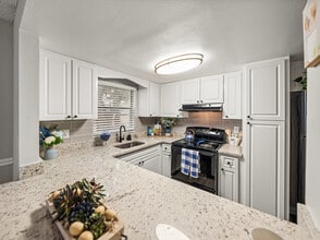 Building Photo - The Park at Parma