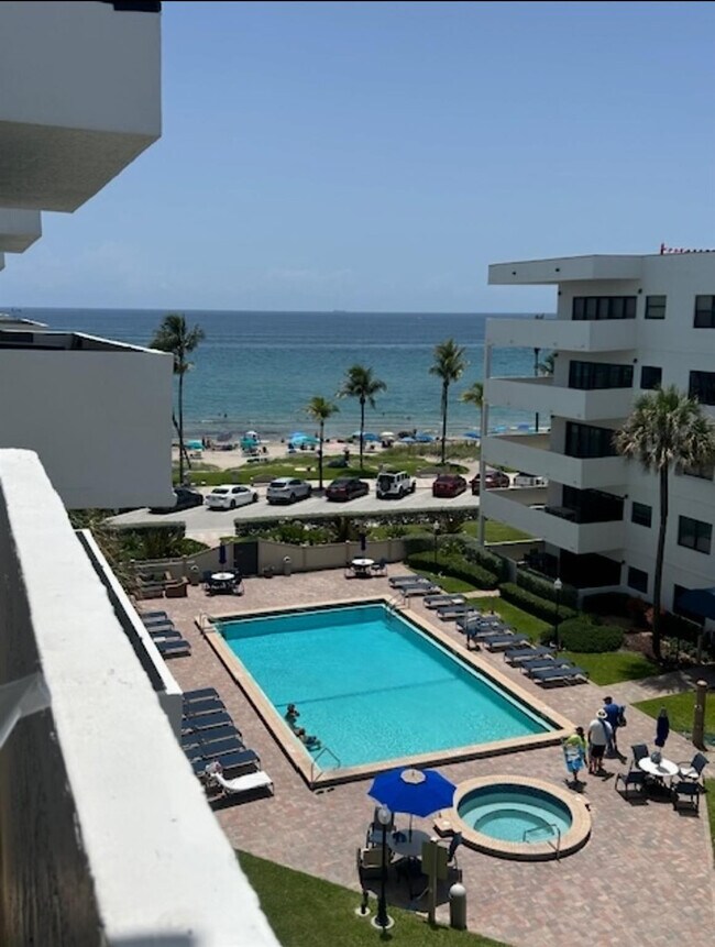 Building Photo - 330 Ave