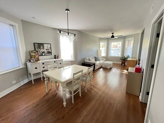 Building Photo - 2548 W Argyle St