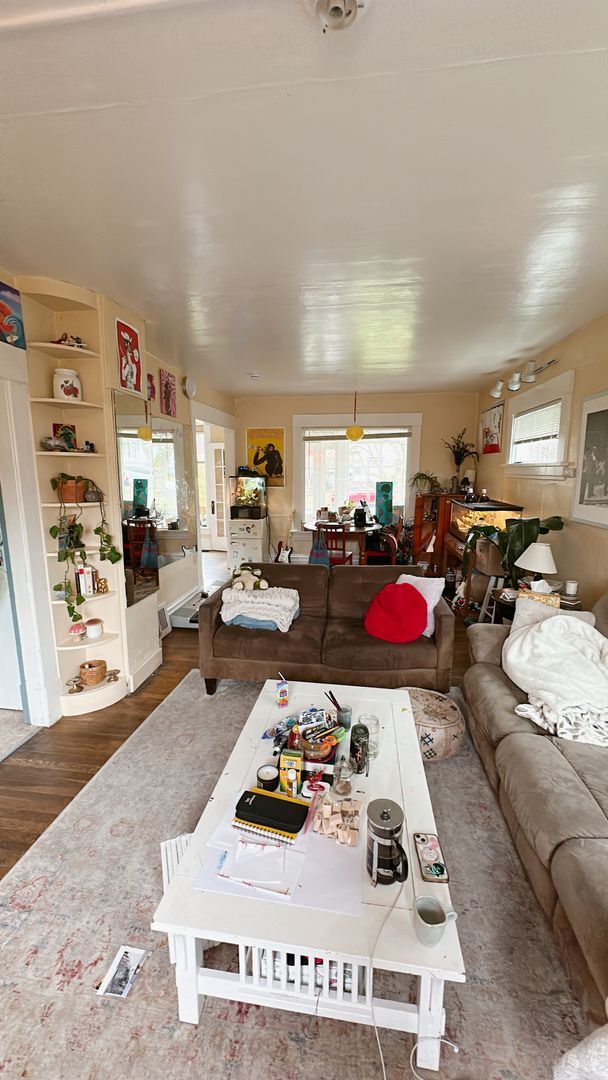 Building Photo - PRELEASE:  4+bdrm/1bath near WWU + Sehome Hill