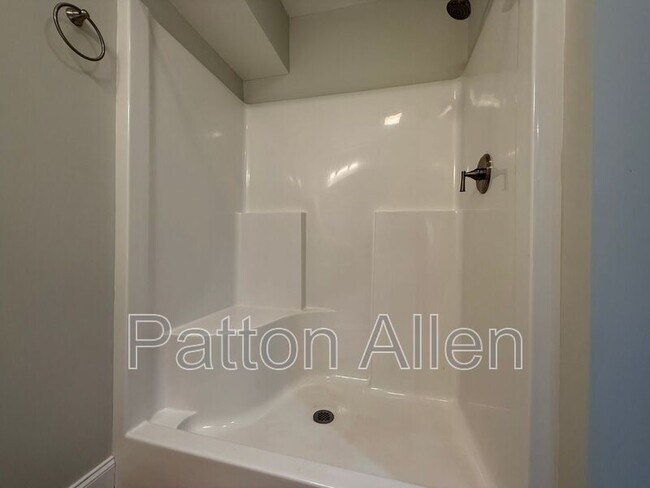 Building Photo - 207 Riverside View Dr