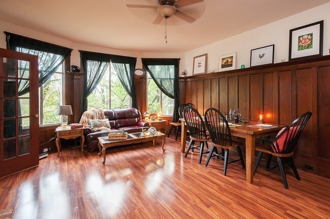 Dining Area - 111 Laurel Pl