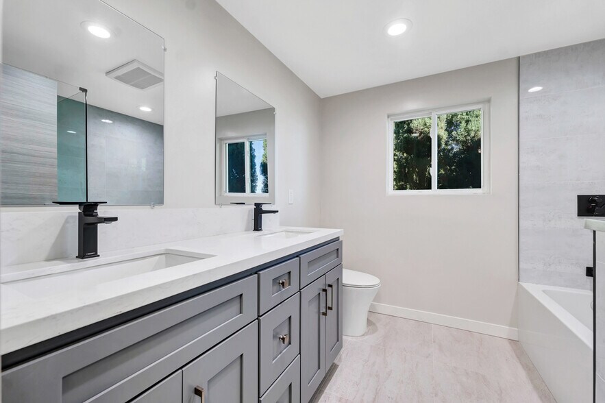 Building Photo - 19653 Valdez Dr