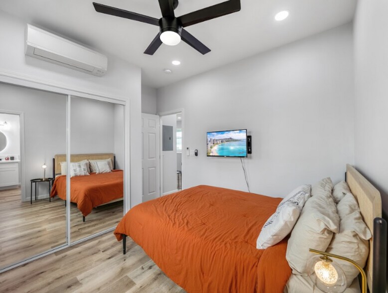 Building Photo - 1576 California Ave