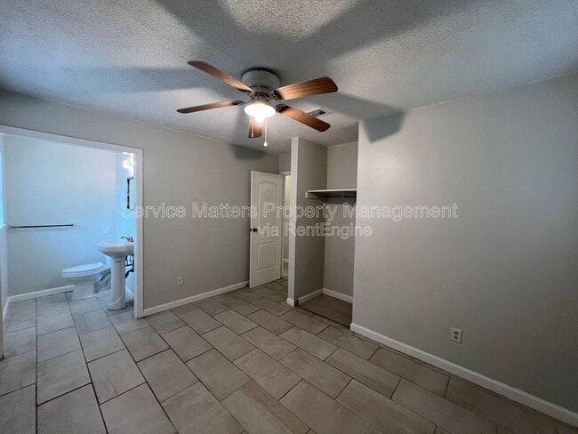 Building Photo - 1003 Space Cir