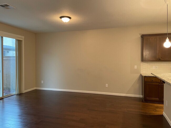 Building Photo - Spacious 3 Bedroom Home with Fenced Yard, Patio, and 2-Car Garage Near Mill Plain.