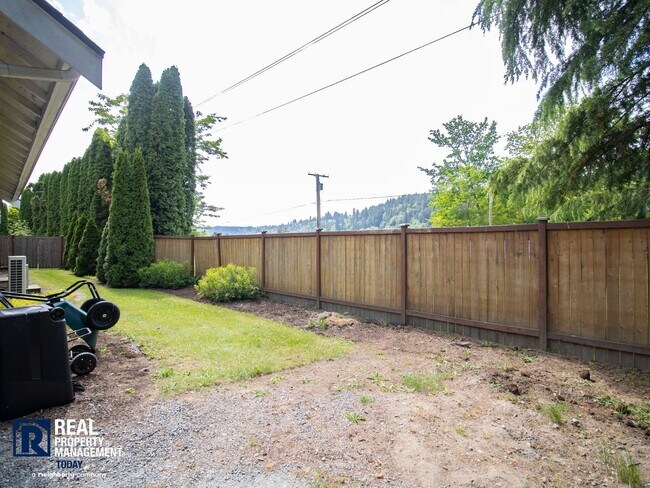 Building Photo - Beautiful 4BR Home Near Orting with Large Yard, Oversized Garage & A/C