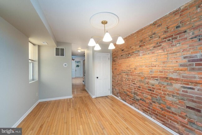 Building Photo - 306 S Washington St
