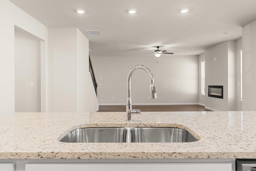 Building Photo - 755 Lakehaven Ln