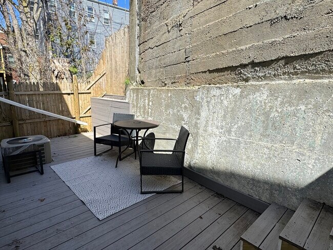 Building Photo - 6 St James Pl