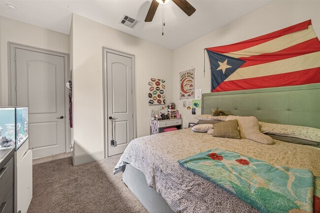 Building Photo - 2515 Avon Gate Ct