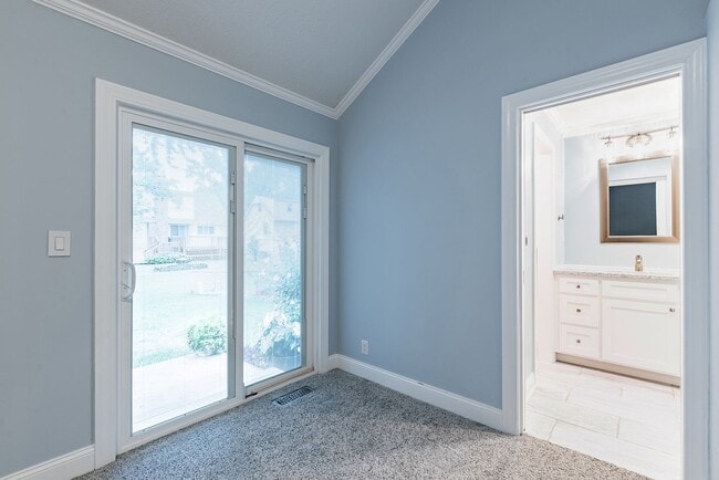 Building Photo - Beautiful 3 Bed Overland Park Ranch Home NEWLY REMODELED