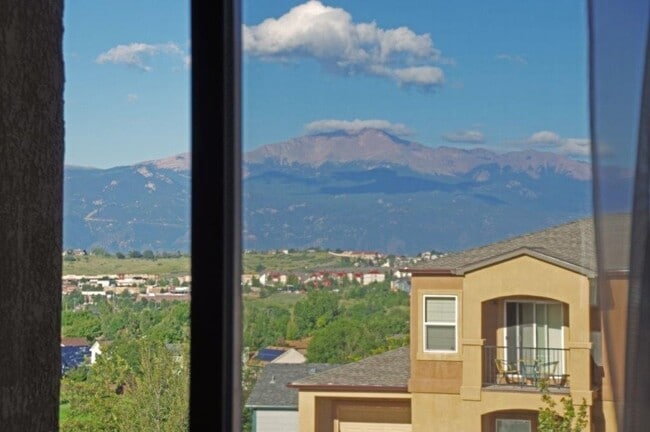 Building Photo - Immaculate 2 Bed 2 Bath Condo with Pikes Peak Views in D49!!!