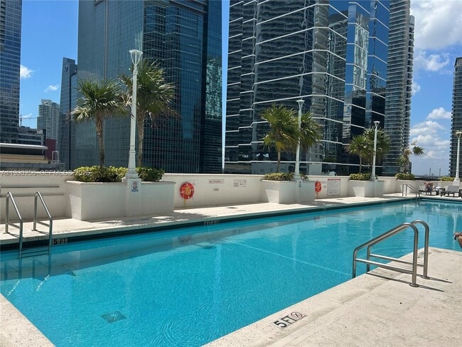 Building Photo - 1200 Brickell Bay Dr