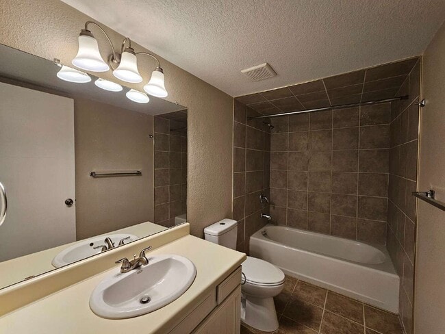 Building Photo - 180 Prairie Ridge Rd