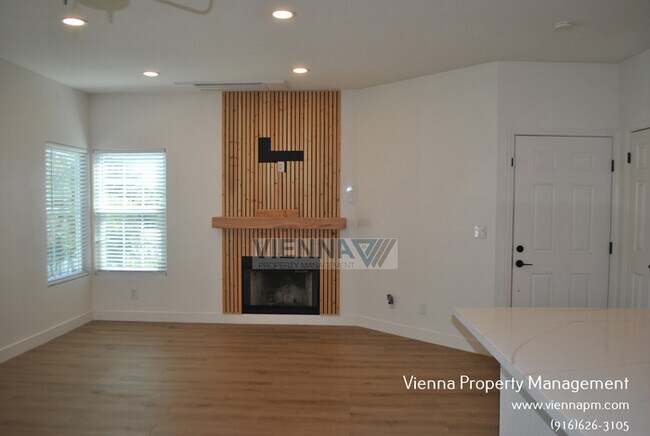 Building Photo - 102 Beachcomber Dr E