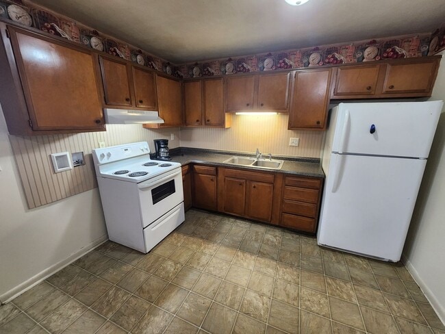 Building Photo - 6233 Mountain View Dr