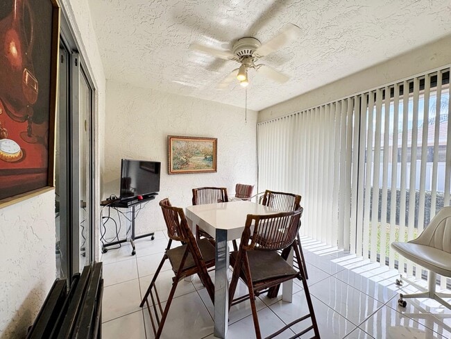 Building Photo - 8279 Summerbreeze Ln