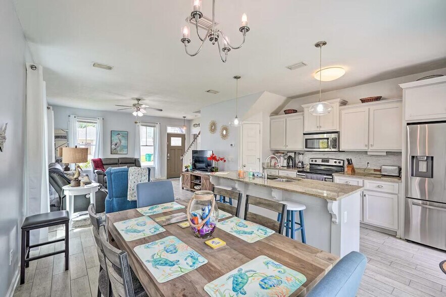 Building Photo - 3723 Tiki Dr