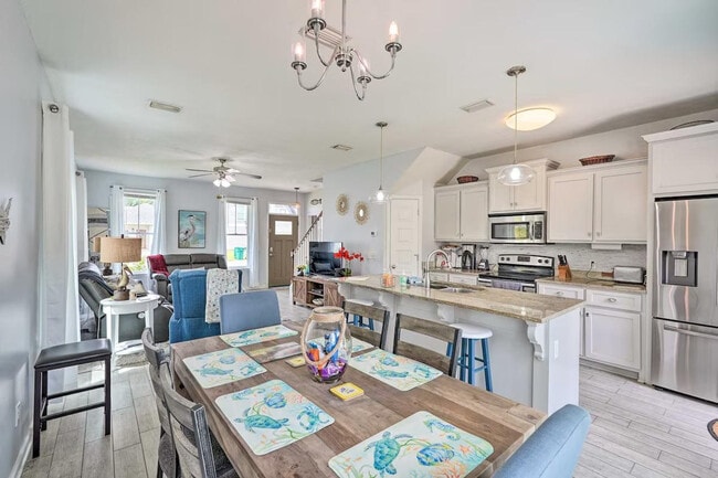 Building Photo - 3723 Tiki Dr