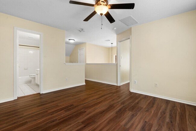 Building Photo - 27 N Queenscliff Cir