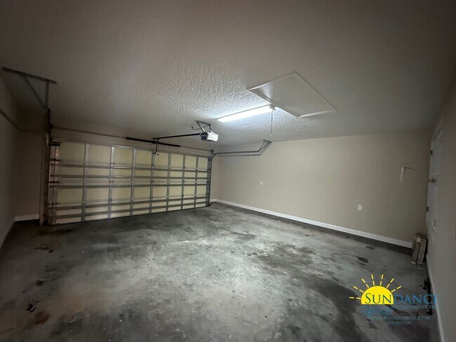 Building Photo - Spacious 3 Bedroom Home in Mary Esther!