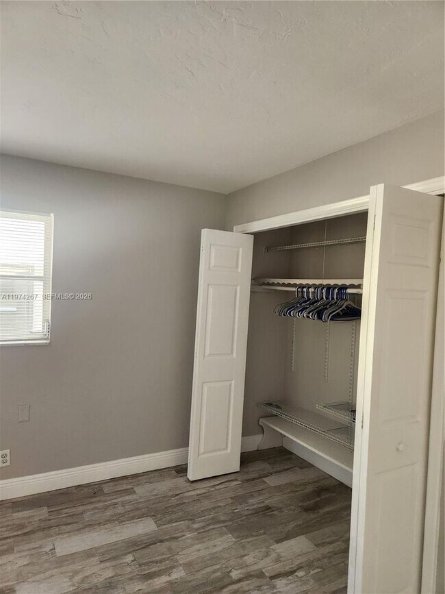 Building Photo - 107 18th Ave S