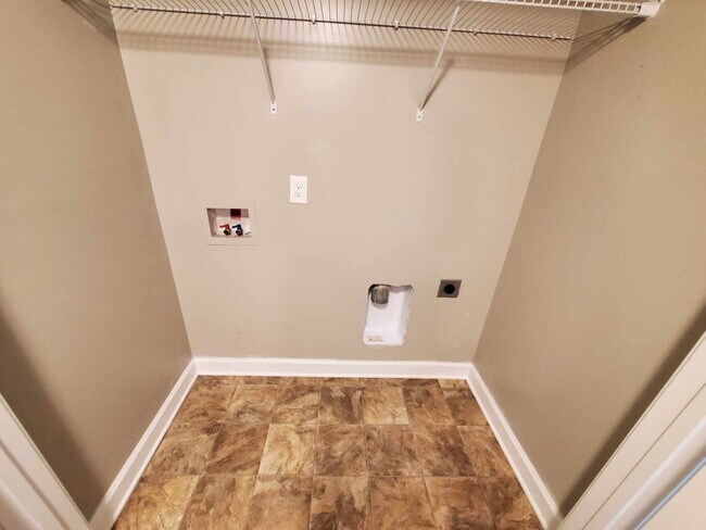 Building Photo - 4 bedroom available for move in August 1st...