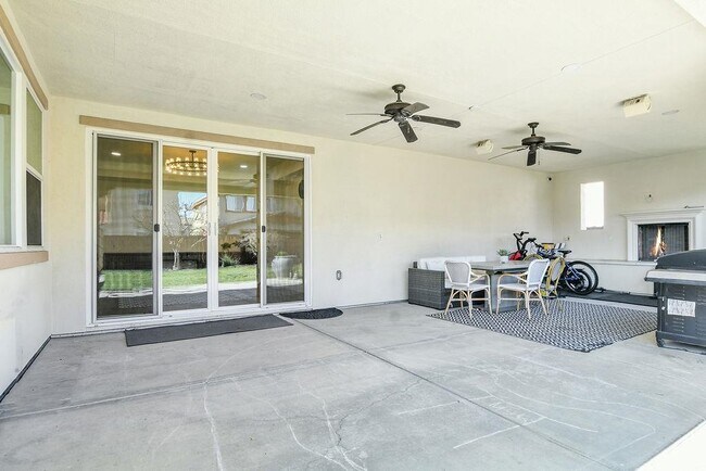 Building Photo - 1045 Martinez Dr