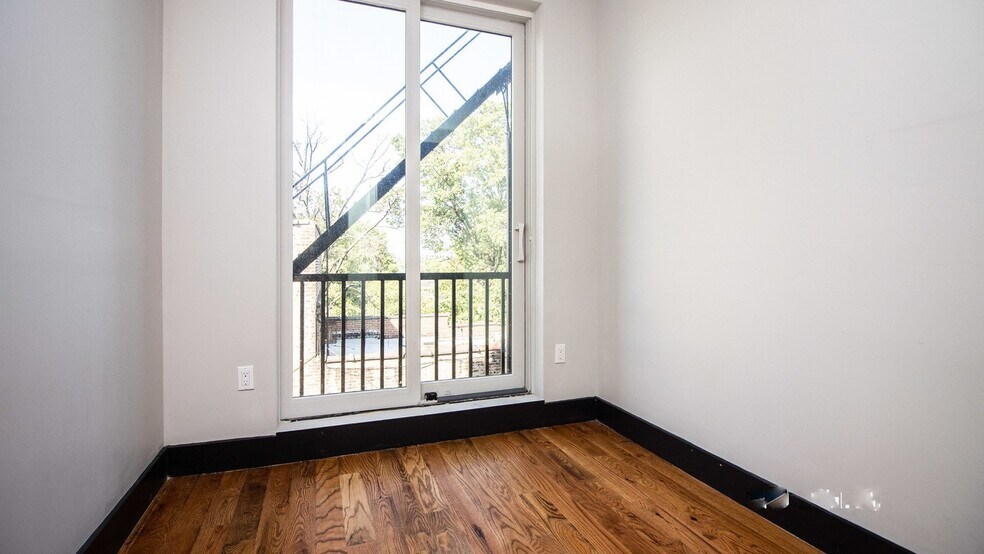 Building Photo - 301 Broadway