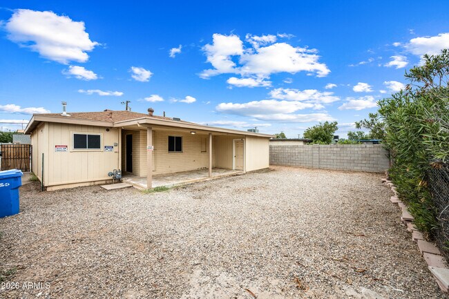 Building Photo - 4115 N 18th Dr