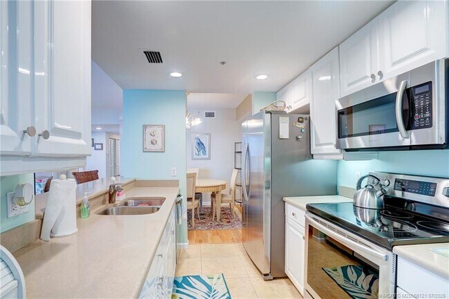 Building Photo - 5750 NE Island Cove Way