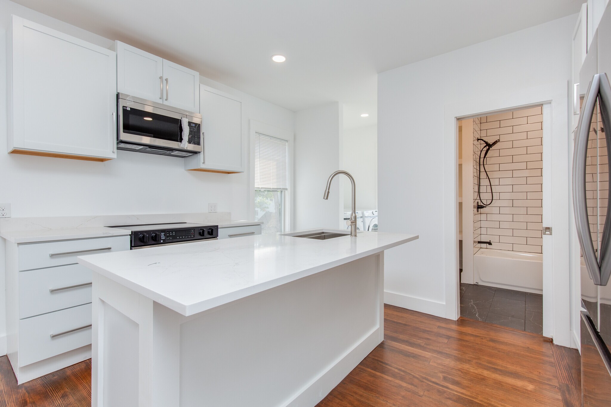 Building Photo - 10 Stark St