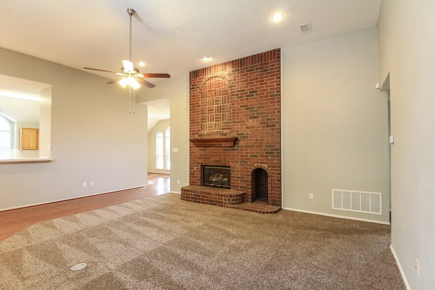 Building Photo - 2338 Liles Ln