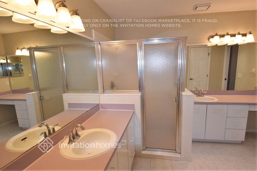 Building Photo - 653 Middlebury Loop