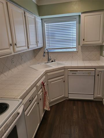 Building Photo - 2010 Cloisters Dr