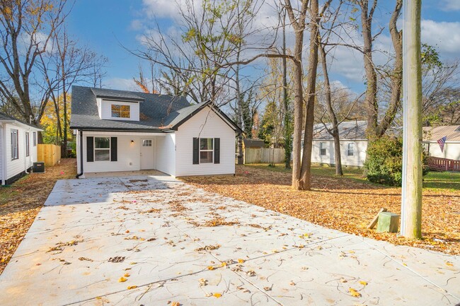 Building Photo - Charming Gallatin Home!