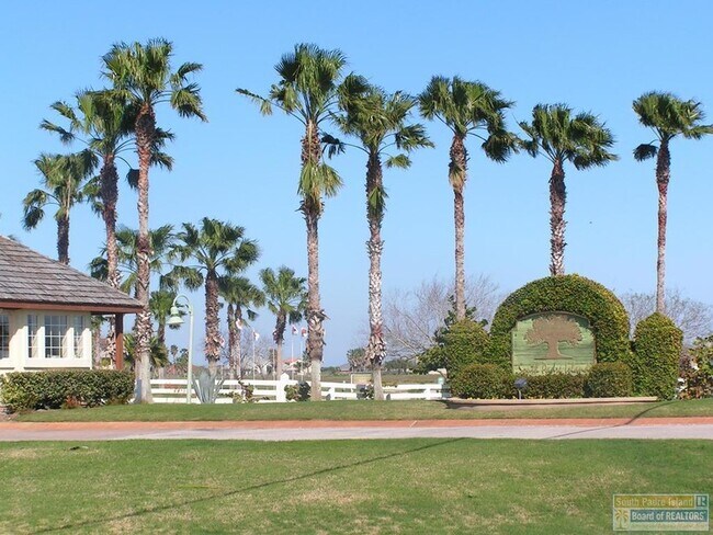 Building Photo - 15 Cypress Point Dr