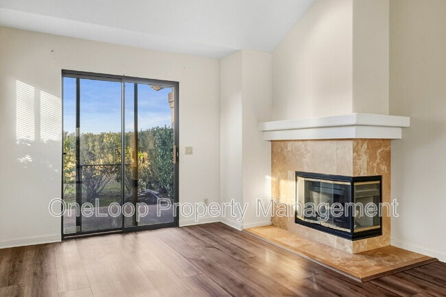 Building Photo - 493 Summerhill View