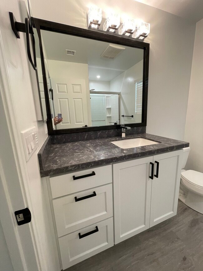 Building Photo - 703 W College St