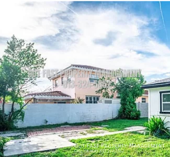 Building Photo - 1326 W Nassau St