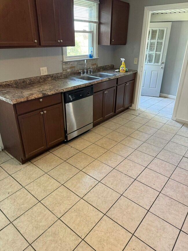 Building Photo - 3602 Rose Dr