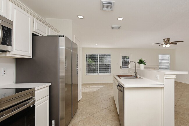 Building Photo - 222 Blushwood Pl