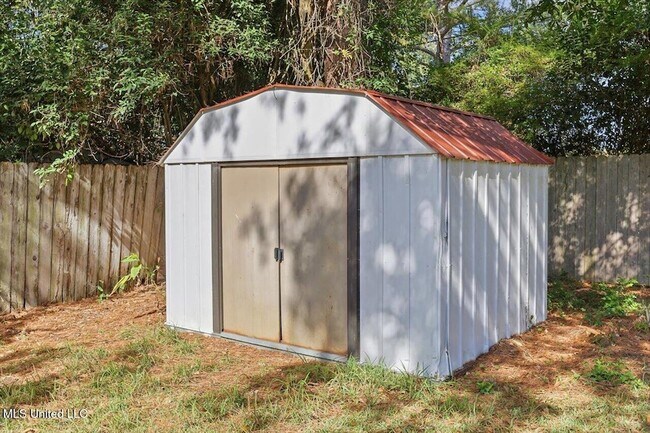 Building Photo - 144 Rollingwood Dr