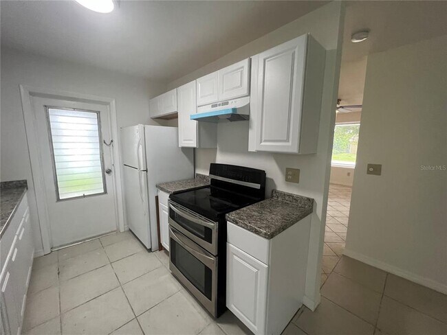 Building Photo - 3278 Jamestown St