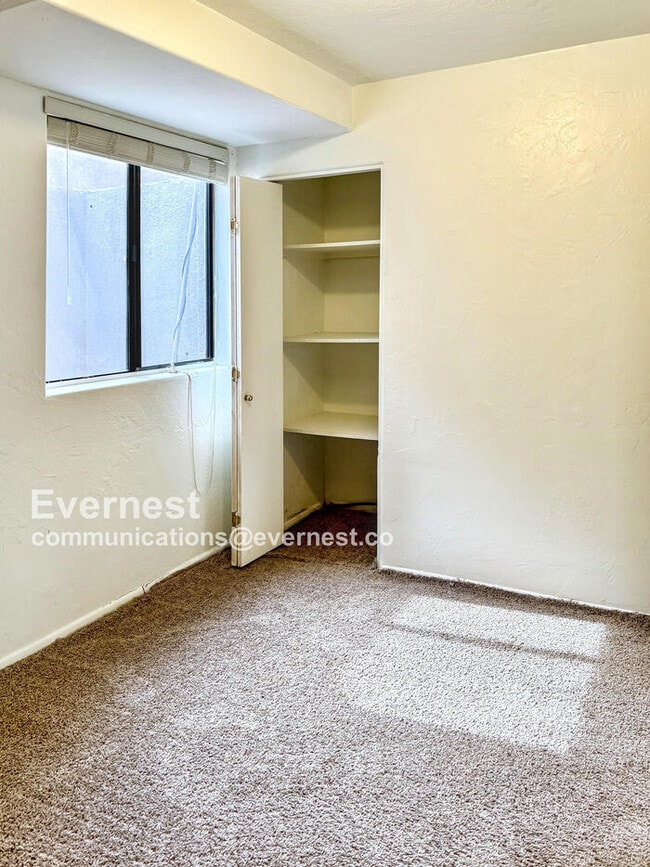 Building Photo - 7370 W Beryllium Ln